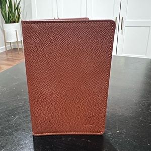 Beautiful authentic LV Passport Cover Taiga Cover